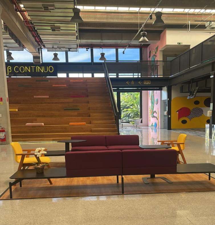Colorful art and decompression spaces in the São Paulo office of Ebanx and Mercado Livre.